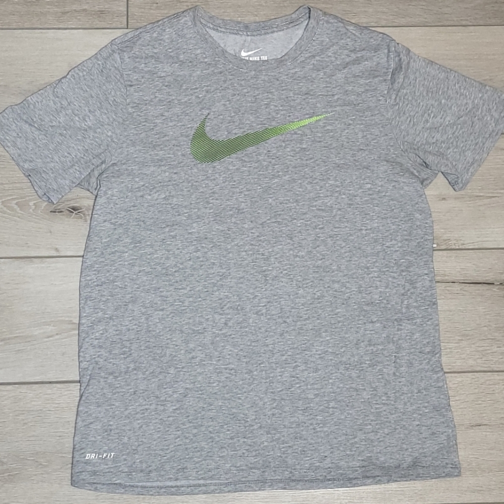 ✔️ Nike Dri-fit Athletic cut Tee (L)